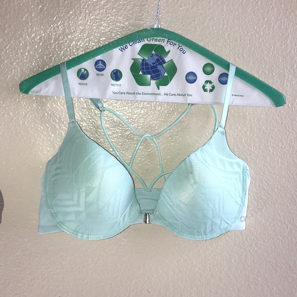 Front closure bra